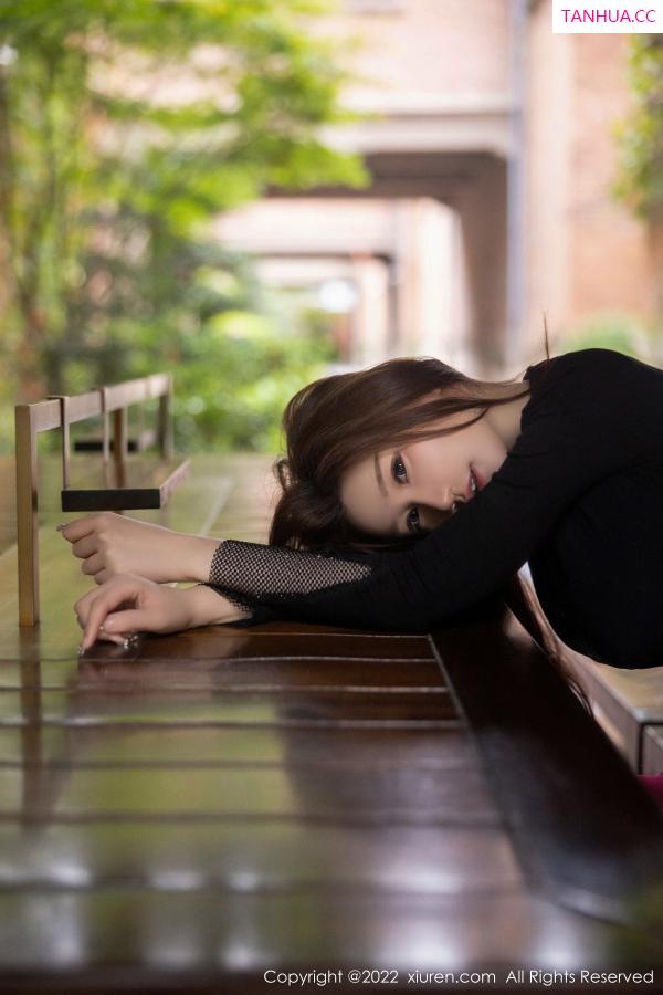 Coral 顾乔楠 [XiuRen]高清写真图 2022.12.30 No.6069 顾乔楠Cora 黑丝美臀第17张图片